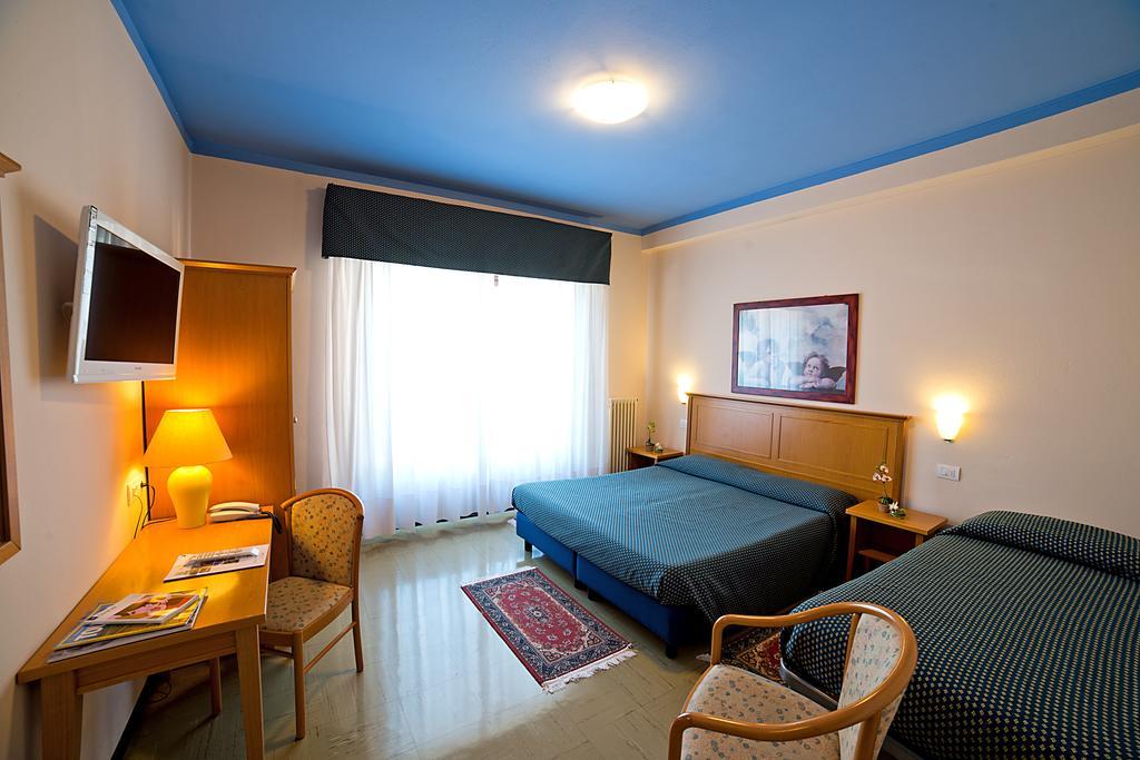 Hotel Europa Porlezza Bagian luar foto