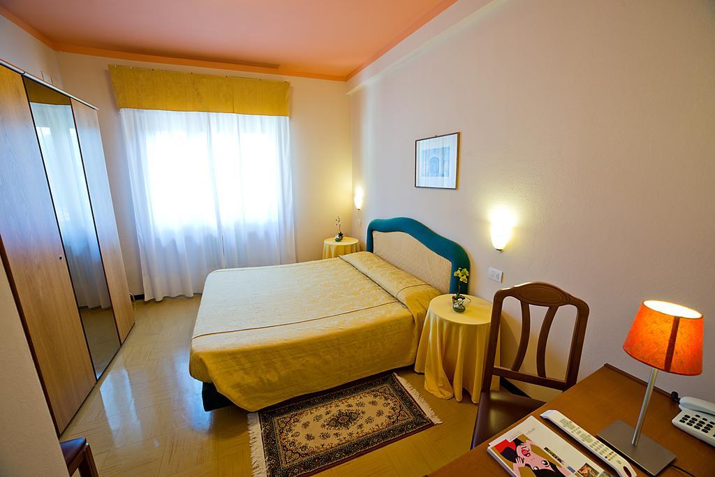 Hotel Europa Porlezza Ruang foto