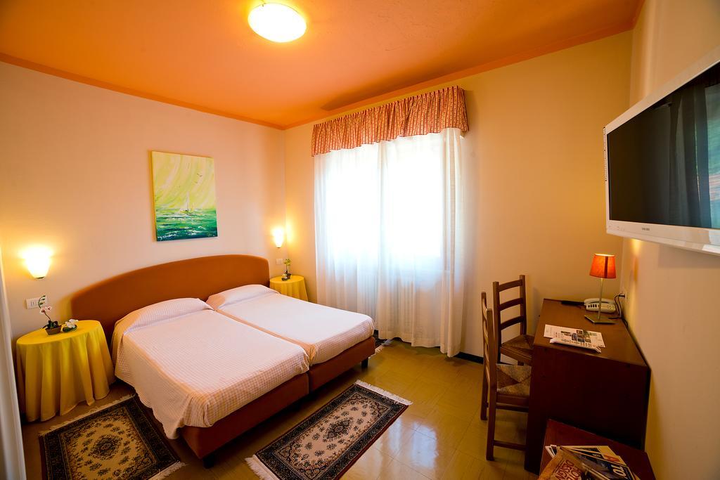 Hotel Europa Porlezza Ruang foto